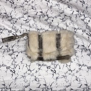 AX fur clutch